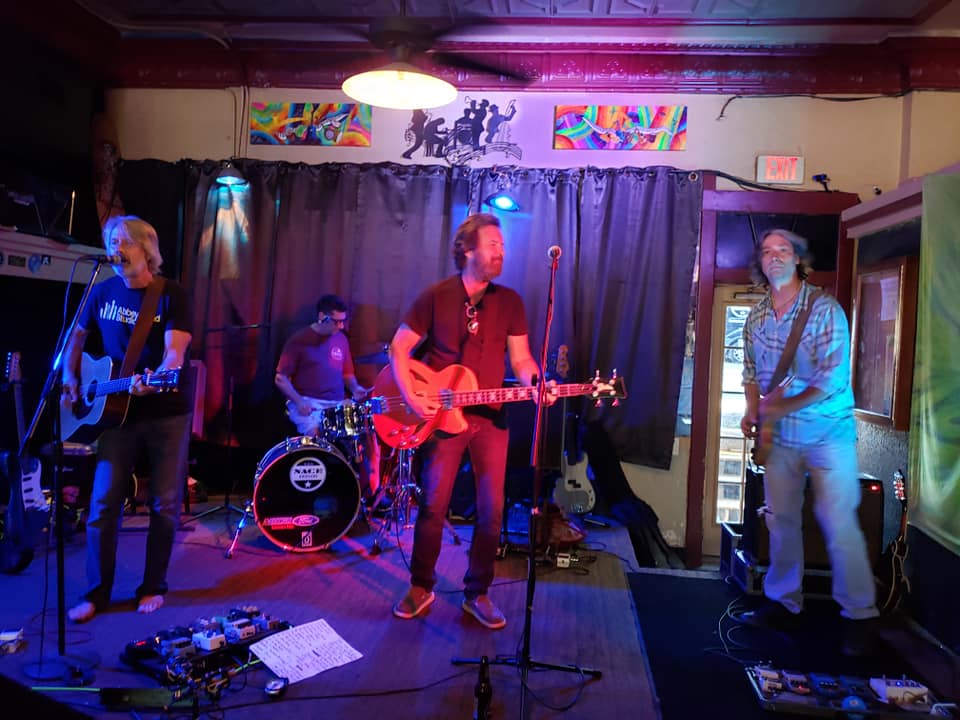 Missouri bar and grill, live entertainment. Kansas City, MO